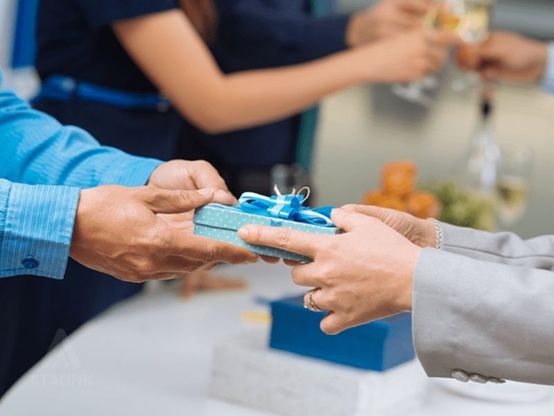 quà Tết cho nhân viên văn phòng