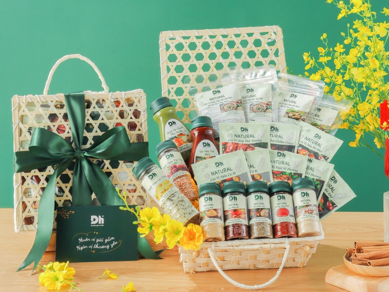 Top 10 mẫu quà Tết cho doanh nghiệp sang trọng, dễ ghi điểm với đối tác 2025 “Hương vị quê hương”